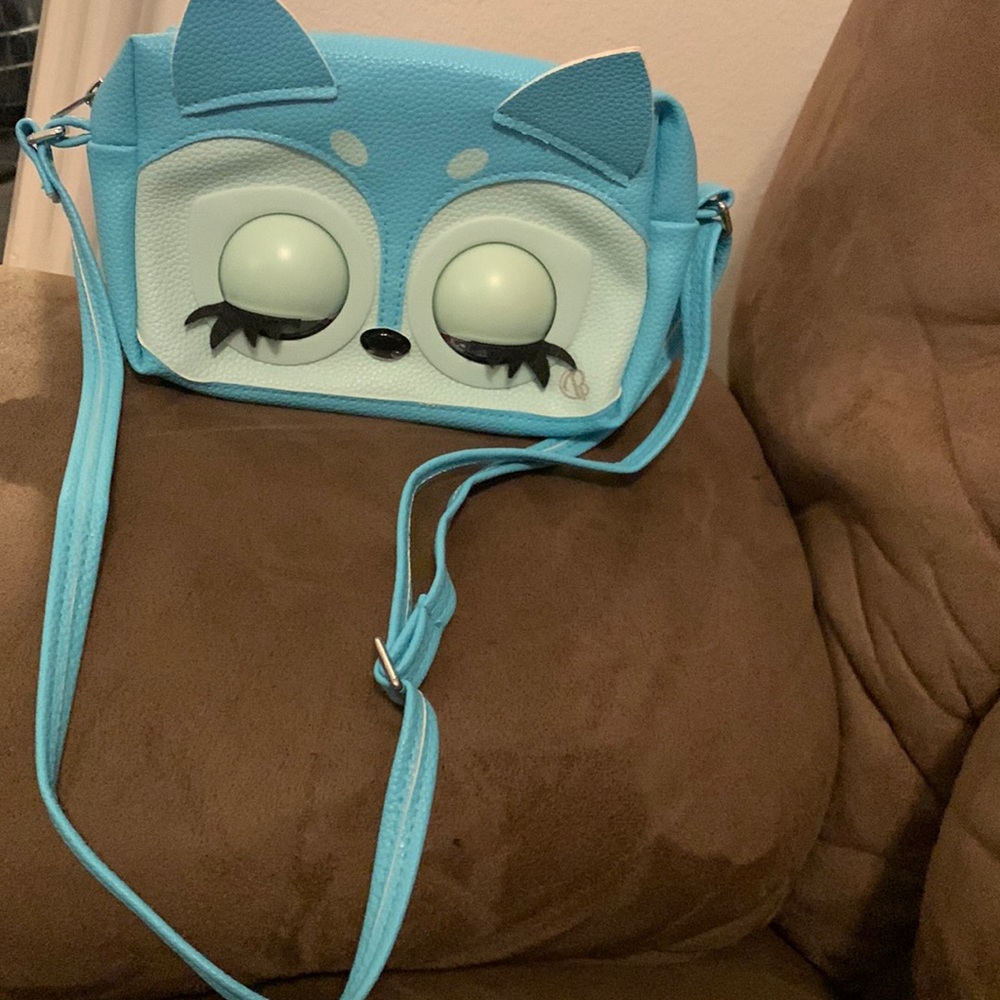 Talking blue pet cat purse she purrs and opens and closes her eyes - Picture 1 of 6